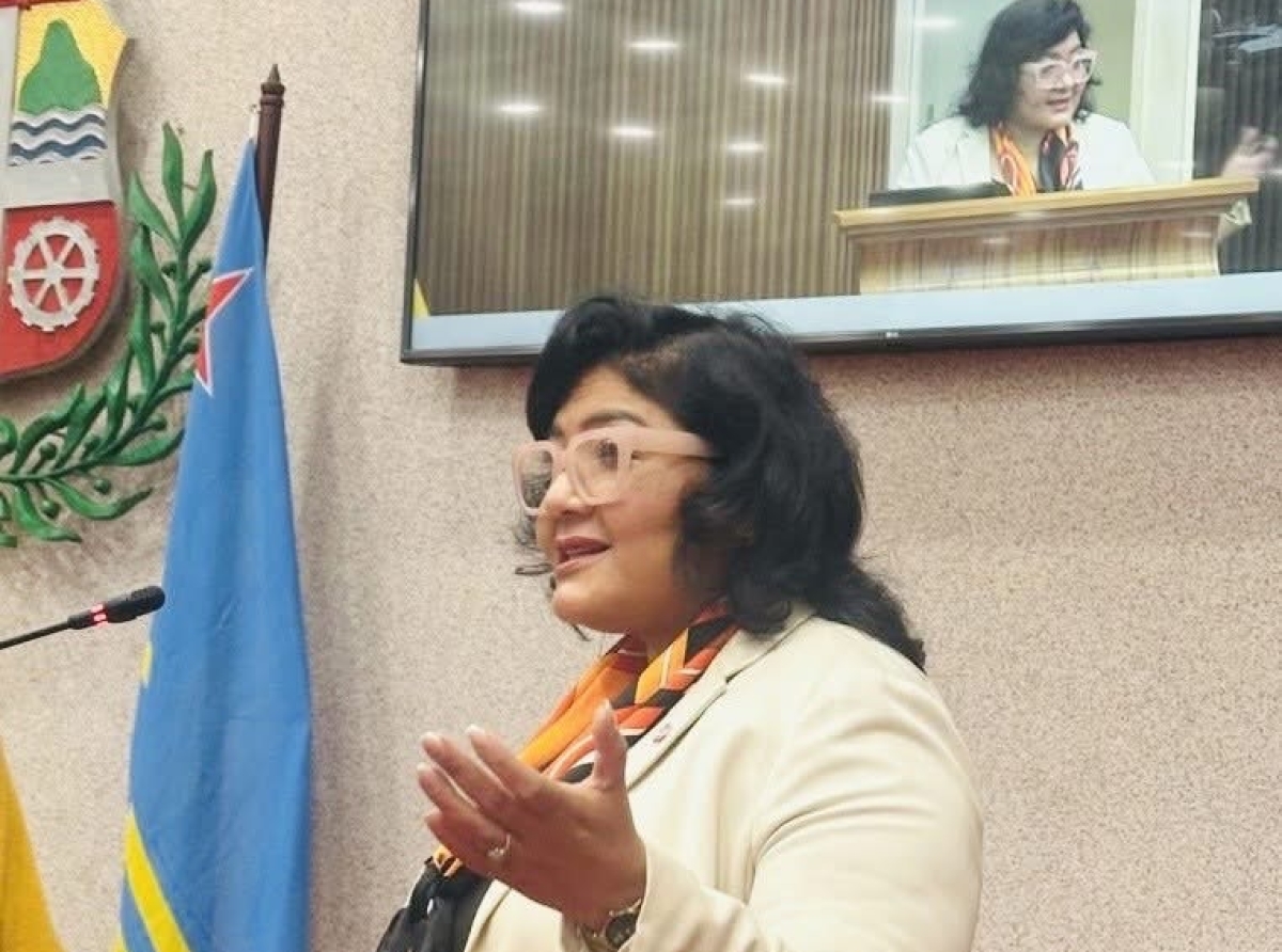 Parlamentario Xiomara Maduro ta cuestiona e scuridad cu Mike Eman tin e democracia di Aruba aden